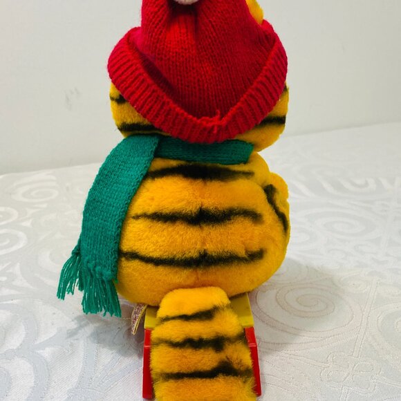 Vntg GARFIELD TAKES THE MOUNTAIN On Red Sled Dakin 1981 Christmas 9" Plush EUC - Picture 4 of 8